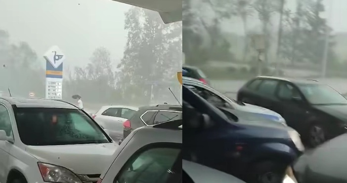 Кадри от село Малиново област Ловеч показват мощна градушка която удря