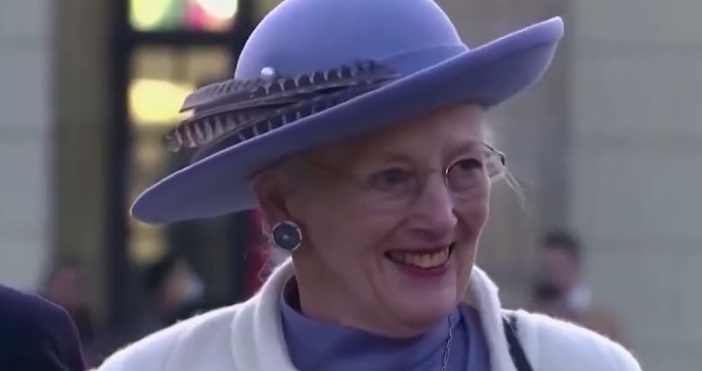 стоп кадър ЮтубДатската кралица Маргрете е била приета в болница