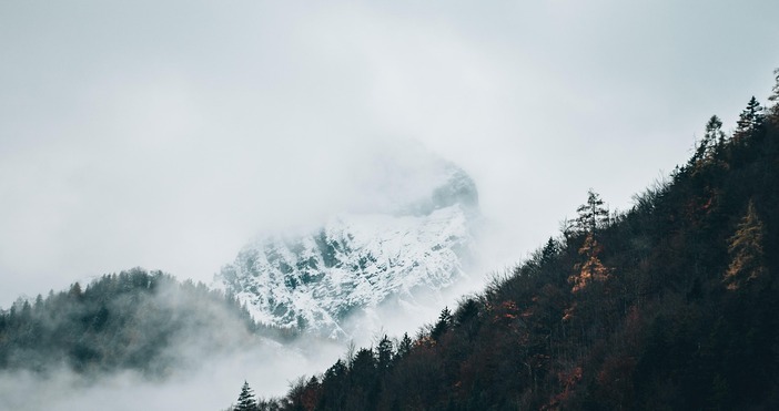 Дъждовна изненада за уикенда – чадърите ще са задължителниЕдва привечер