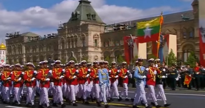 На Червения площад в Москва точно в 10 00 ч местно