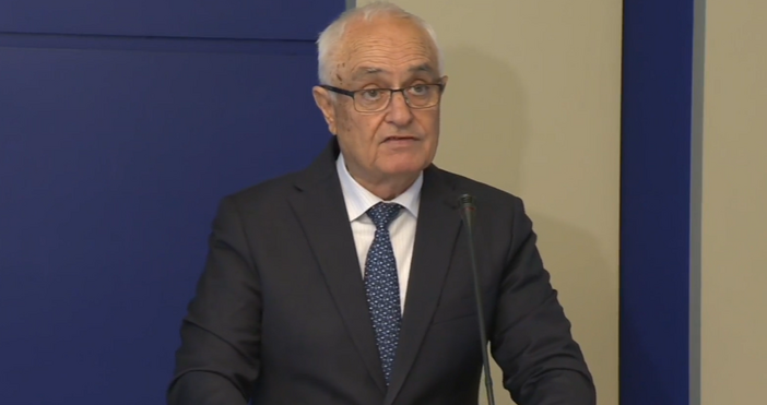 Президентската институция се опитва да се държи като Министерство на