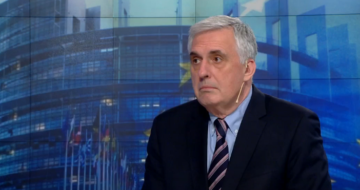 Предложението на президента Румен Радев да се направи референдум за еврото ще предизвика раздор