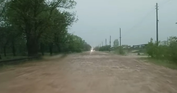 Водният ад у нас продължава Повече от 40 имота са под