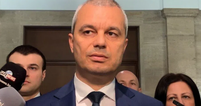 Лидерът на Възраждане привлече вниманието върху себе си с това