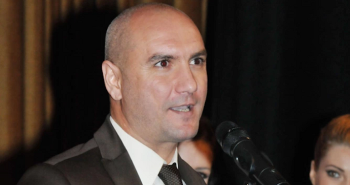 Емил Томов Чолаков е български водещ на Един за друг и бивш водещ