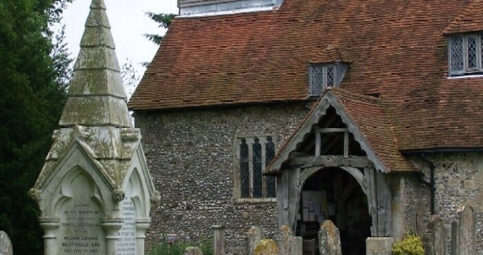 Флорънс Найтингейл е английска медицинска сестра автор и статистик и