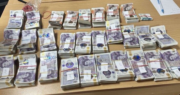 Митническите служители откриха недекларирана валута с левова равностойност 115 361