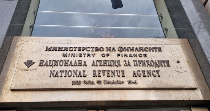 Пенсиите и заплатите на 47 241 длъжници са били запорирани