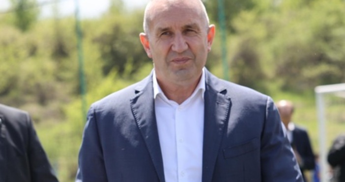 Във време, когато все чакаме някой отвън да ни оцени