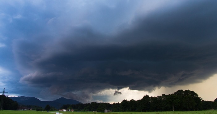Динамично и неустойчиво време до края на май Подробна прогноза