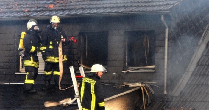 Германската полиция подозира крайнодесен мотив за смъртоносния пожар при който