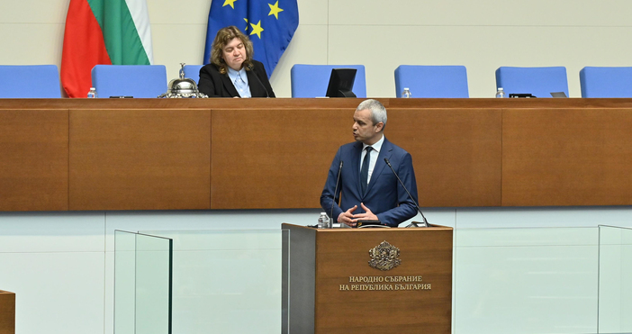 Възраждане иска оставката на председателя на Народното събрание Наталия Киселова.