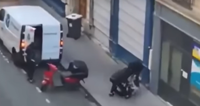 Въоръжени нападатели се опитаха да отвлекат дъщерята и внука на