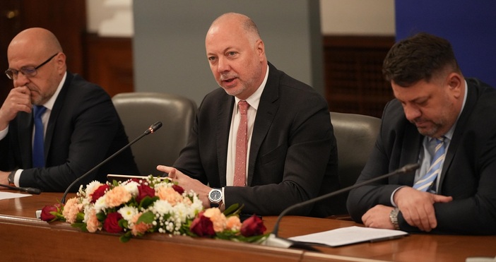 В управленската програма на правителство са включени 100 приоритета, разпределени