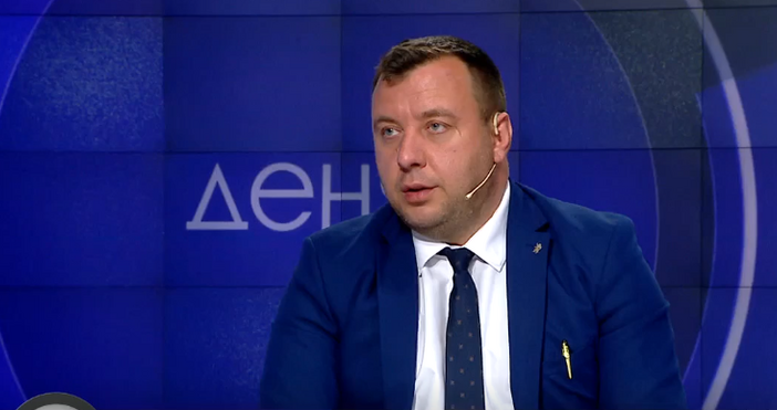 Партия Възраждане подписа искане за оставката на председателя на Народното