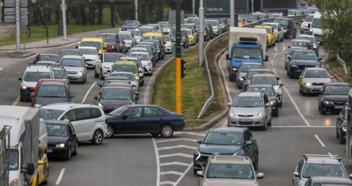 Обсъжда се вариант да може да се паркира безплатно в