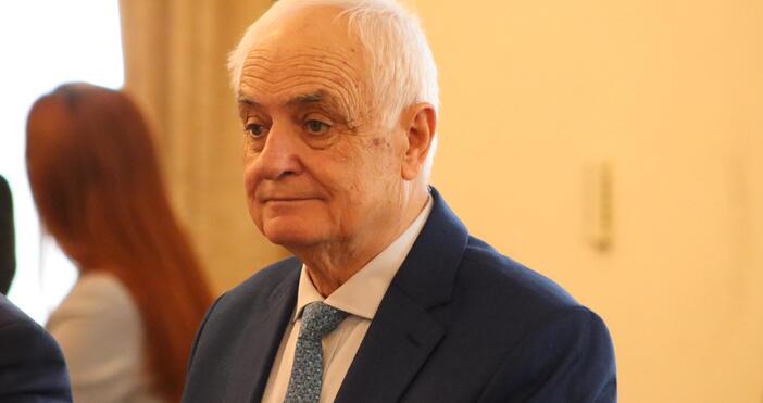 Самолетът е изправен, продължава техническото приемане, скоро ще започне летателното