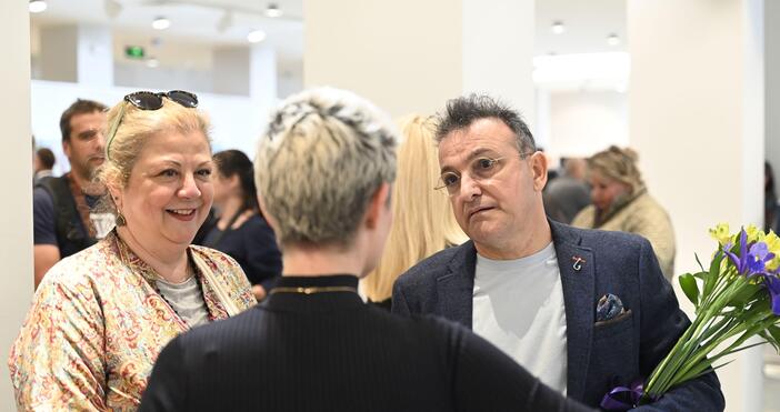 Васил Василев-Зуека остана без картини, след като произведенията му бяха