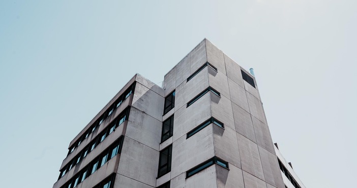 Двегодишно момче падна от 15 ия етаж на многоетажна сграда близо