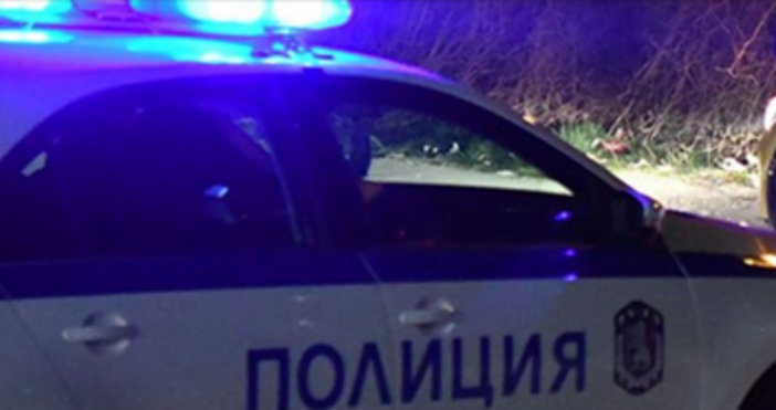 Маскиран е стрелял по луксозен автомобил паркиран пред известно заведение