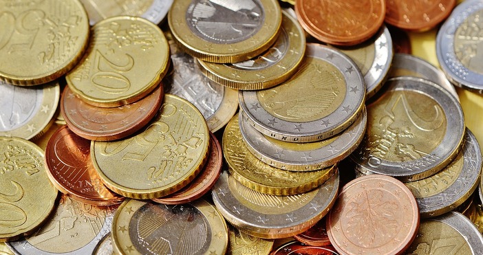 Митовете страховете и фактите за еврото какво пише в