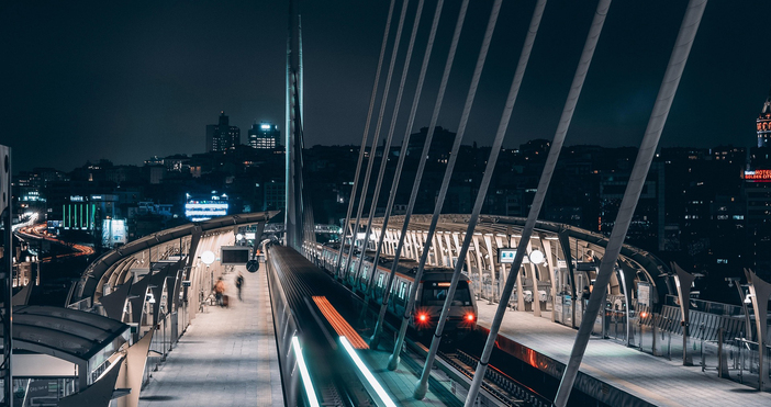 Общественият железопътен транспорт в турските градове Истанбул Измир и столицата