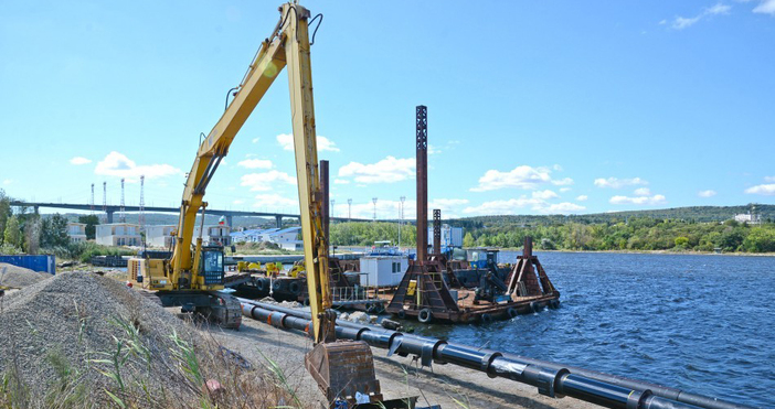 Повредата е отстранена и тръбопроводът на дъното на Варненското езеро