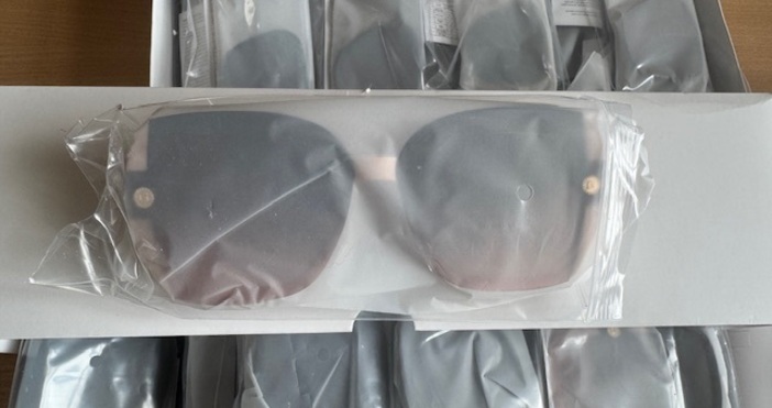 снимки ТД Митница ВарнаБлизо 72 000 слънчеви очила с обозначения