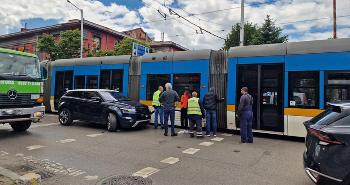 Голямо задръстване се е получило на кръстовището на бул. Христо