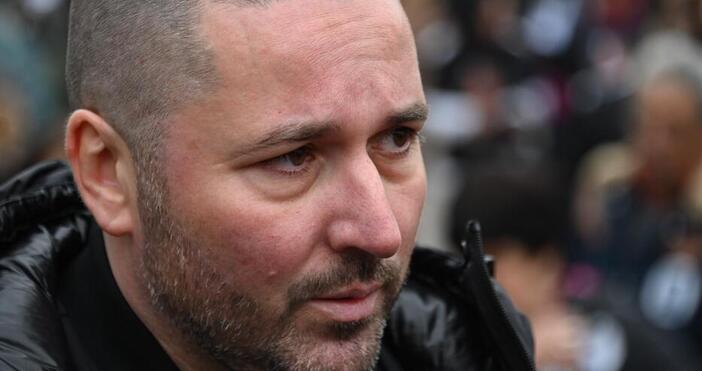 Кола едва не блъснала бащата на убитата в катастрофа край