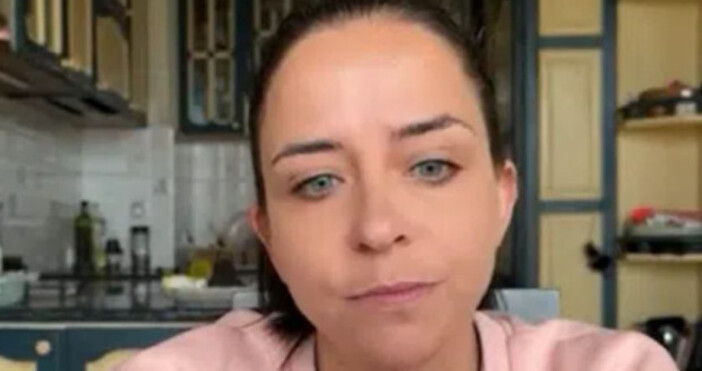 Скандални видеа които представят насилието на мъжете над жените като