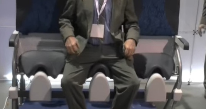 Нискотарифните авиокомпании официално ще въведат места само за правостоящи през