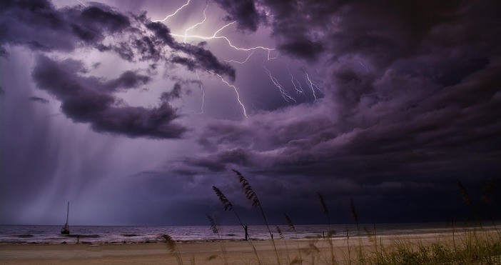 С около 1–2 часа закъснение бурите вече започнаха предаде Метео