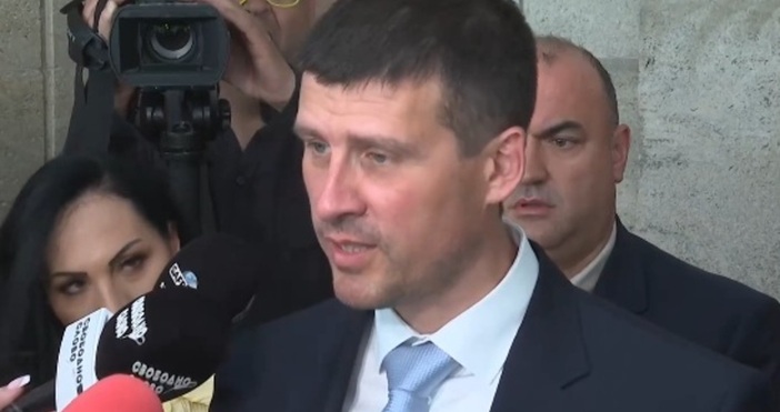 Получихме сигнал от Кърджали за 140 устройства за диктуване само в един куриерски офис Децата ползват слушалки с които