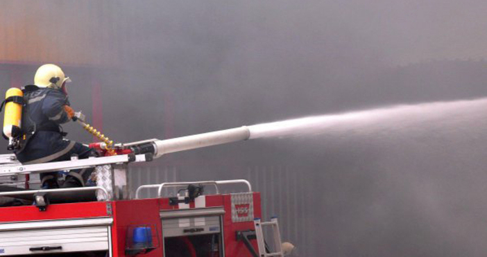 Мигранти са били евакуирани при пожар в Регистрационно приемателния център за