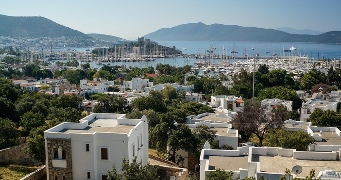 През активния сезон Бодрум се пука по шевовете имало над