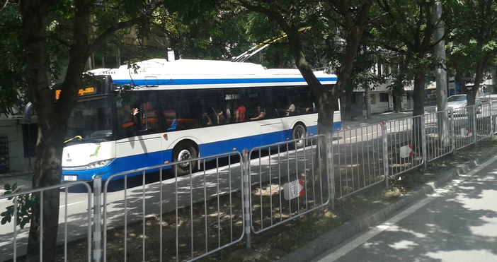 Временни промени в маршрутите на градския транспорт във Варна ще