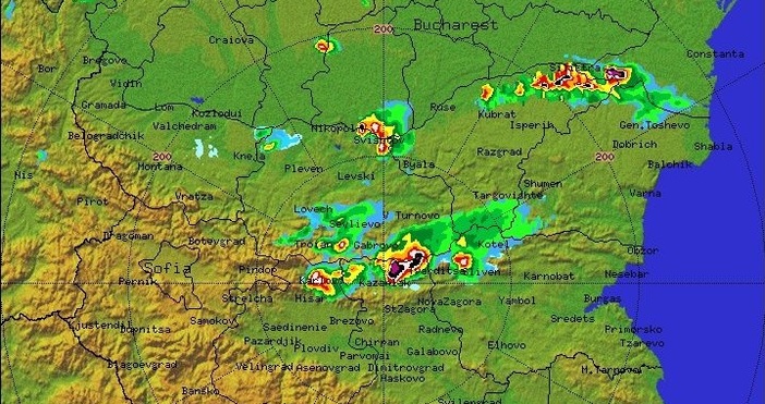 Над Свищов и Силистра пада градушка с размер на лешник