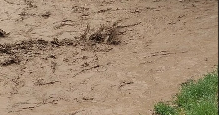 Проливен дъжд се е излял над русенското село Мечка тази