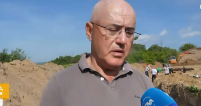 Двамата полски граждани които бяха задържани с металотърсачи край древния