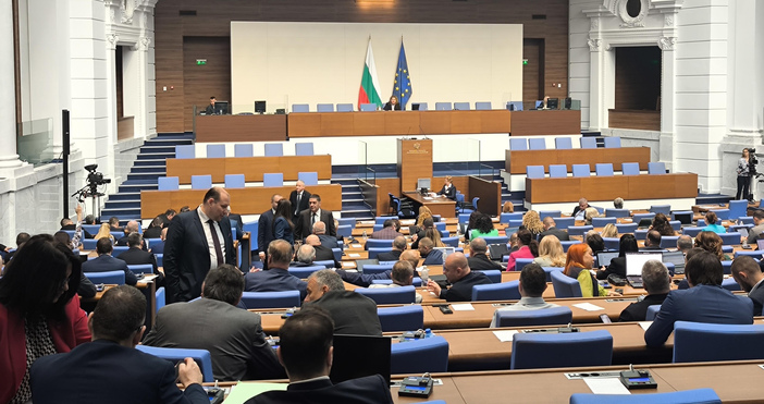 Първа точка, според програмата на депутатите за днес, е избор