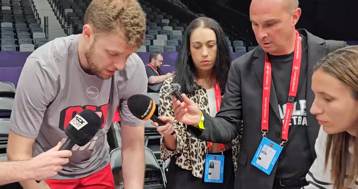 Суперзвездата на българския баскетбол и Олимпиакос Александър Везенков говори пред