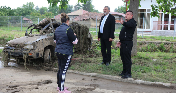 Снимки Областна администрация РусеПродължава работата по отстраняване на щетите нанесени