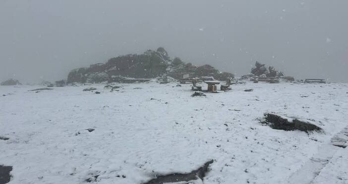 Сняг покри върховете на Витоша съобщава Meteo Bulgaria цитира Флагман  Припомняме