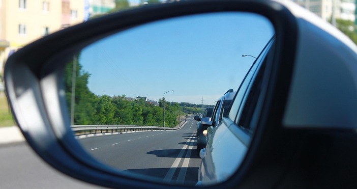 Автомобилните огледала могат да бъдат плоски сферични и асферични и