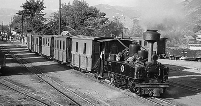 Иначе историята на българските железници сочи че началото на железопътното