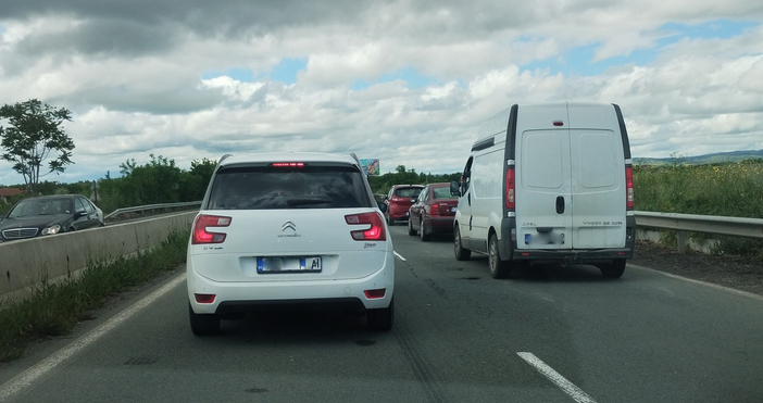 Автоконтрольорите Христо Христов и Диян Тюлиев от Пътна полиция –