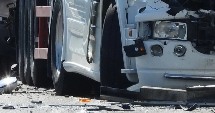 Катастрофа с три камиона затвори пътя между Видин и Монтана