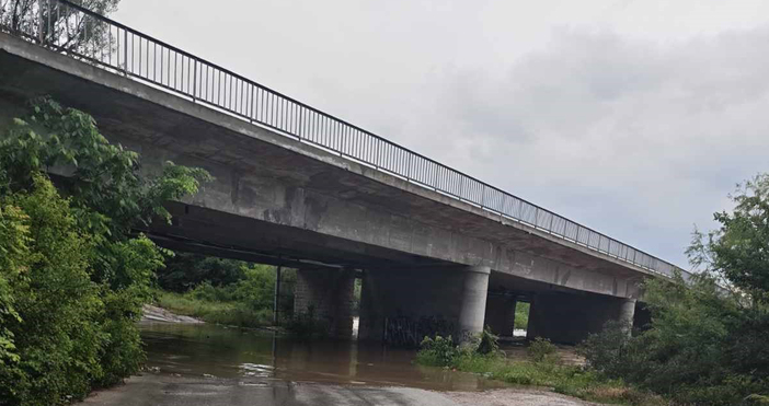 Снимки Община ПлевенЗаради разлив на река Вит временно е затворена