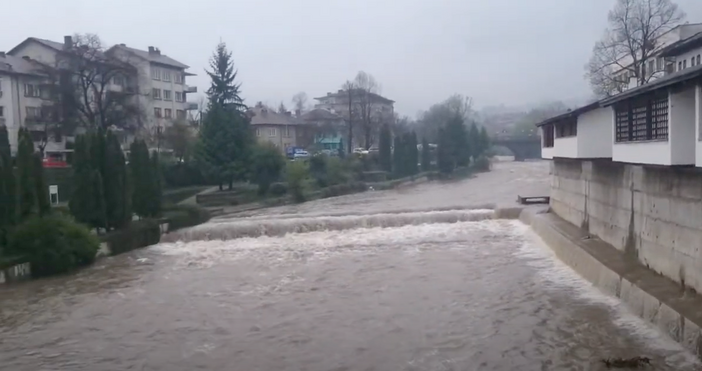 Нивото на река Осъм при Троян се е повишило със